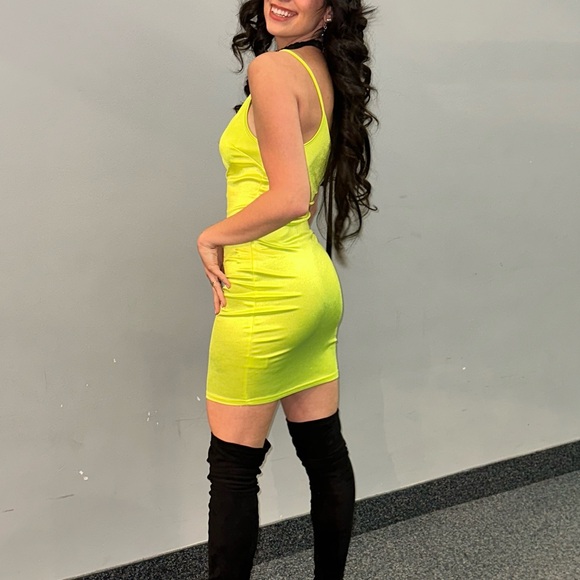 Better Be - Neon Yellow Dress - Picture 2 of 4